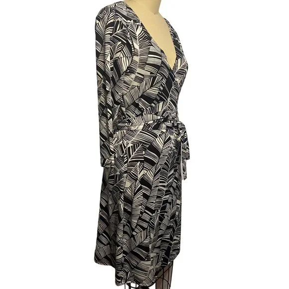 Just Fab Black & White Banana Leaf Wrap Dress M - Picture 8 of 12